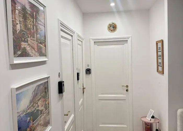 Elegant Sanctuary Apartment Rom